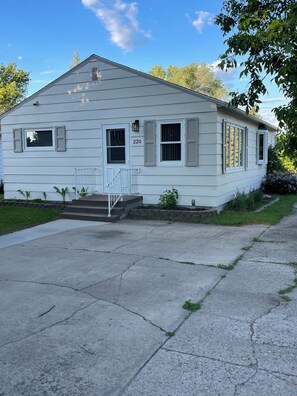 Exterior - Hill Cottage (Park River)