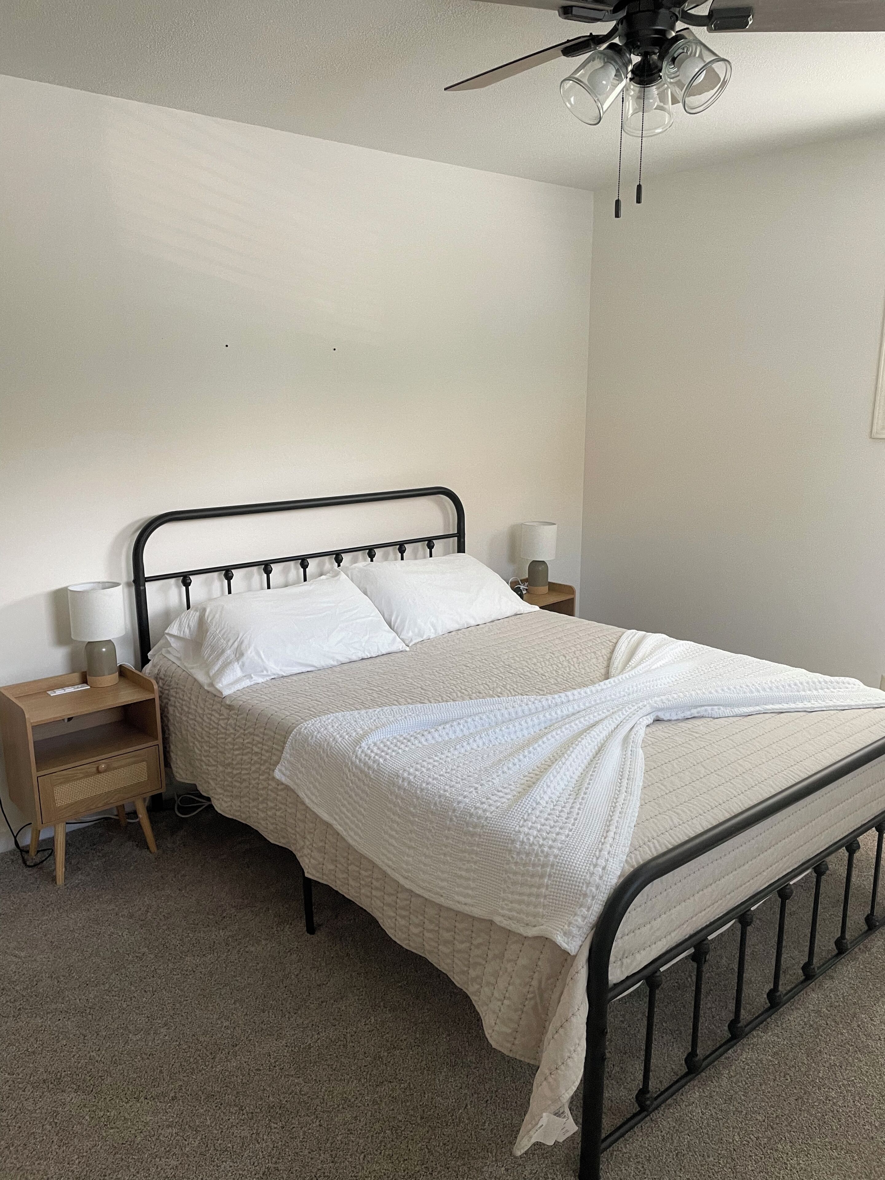 2 habitaciones, tabla de planchar con plancha, wifi y ropa de cama 