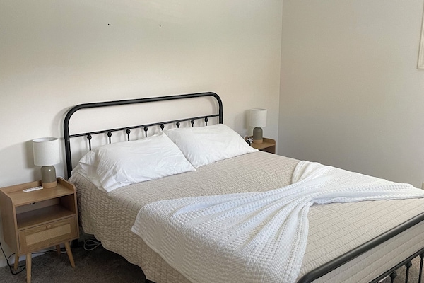 2 chambres, fer et planche Ă repasser, Wi-Fi, draps fournis