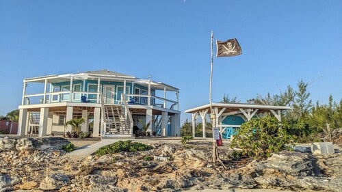 Aqua de Vista - Beachfront Villa w/ Stunning Sea Views in Central Abaco, BS