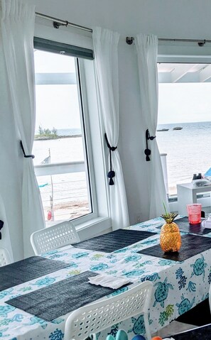 Dining - Aqua de Vista - Beachfront Villa w/ Stunning Sea Views in Central Abaco, BS (Joe's Creek)