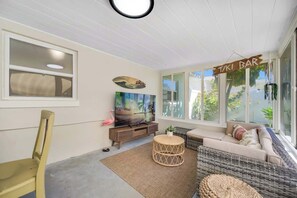 Smart TV, offices - Tropical Garden | Fire Pit | Stock Tank Pool (Seminole)