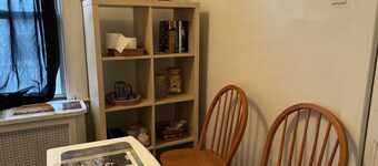 Affordable nice place on the suburb of Philadelphia, 15 min on train to city.