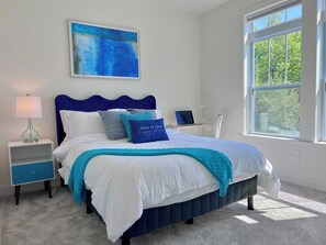 5 Schlafzimmer, Schreibtisch, Bügeleisen/Bügelbrett, Reisekinderbett