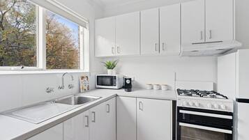 Coffee/tea maker, fridge, microwave, oven