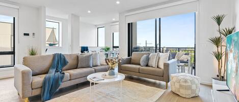 Télévision, table de tennis de table