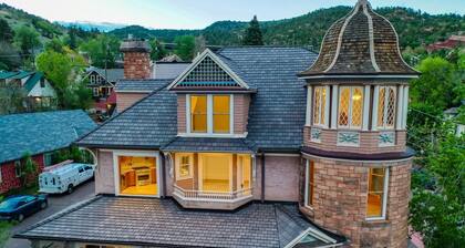 Award-Winning Restoration 1 Block to Downtown Manitou, Deck & Fireplaces