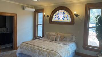 2 bedrooms, desk, iron/ironing board, travel crib