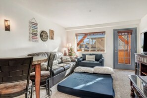 Smart TV, DVD player, foosball, books - First Tracks 2br 2bath Steamboat Heaven (Steamboat Springs)