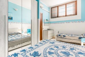 1 habitación, tabla de planchar con plancha, wifi y ropa de cama 