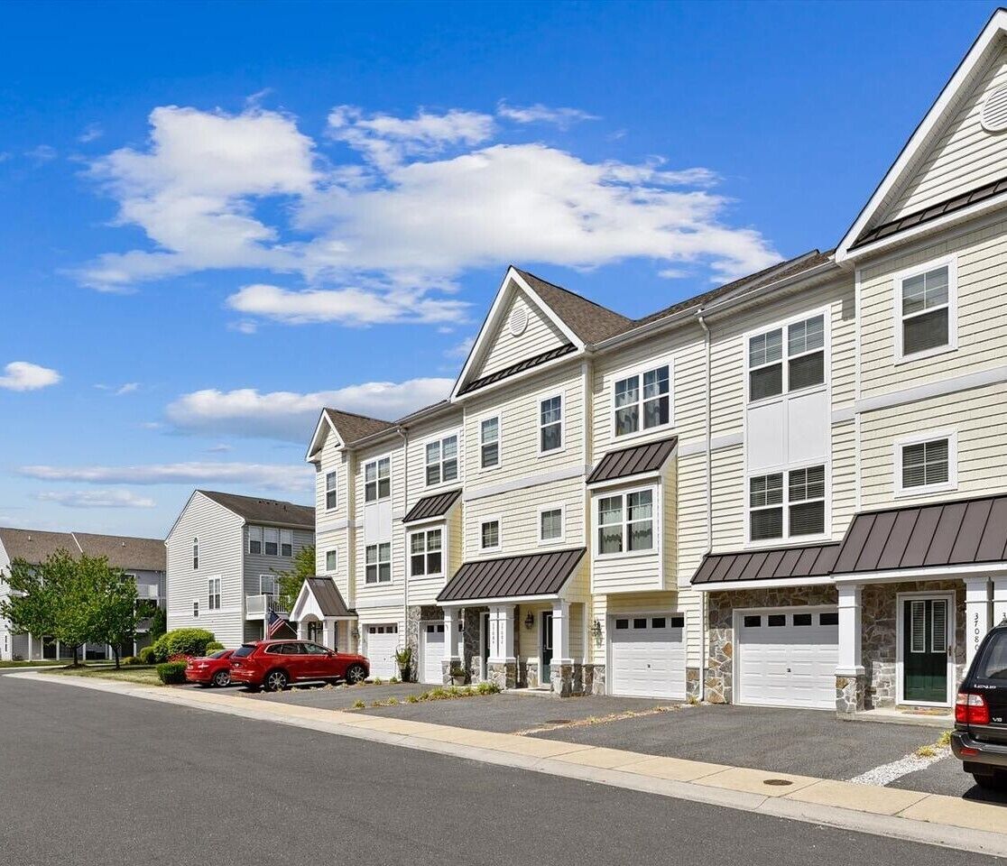 Relax in 3 BR, 3.5 baths, sleeps 8, common swimming pool & gym. Great location.
