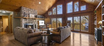 Rustic Lakeview Cabin Escape featuring Billiards, Free Daily Attraction Tickets & Close to Big Cedar