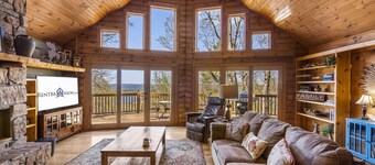 Secluded Log Cabin, Billiards, Lake Views, Free Daily Attraction Tickets, Close to Big Cedar!