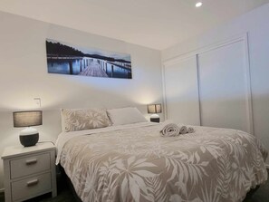 1 bedroom, iron/ironing board, WiFi, bed sheets - Hagley Park Views 102 (Christchurch)