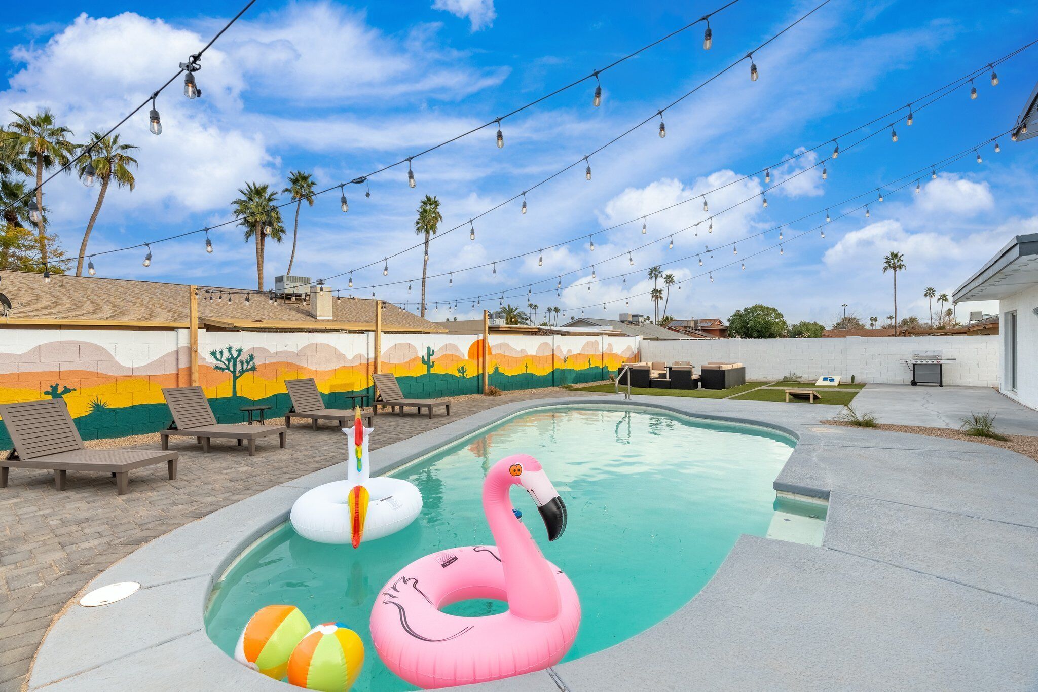 Arizona Oasis-Heated Pool/ Game Room/ Sleeps 16