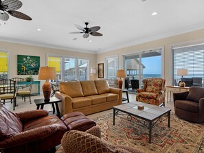 Smart TV - Beach Castle, E/W. 16BR duplex. Sleeps 54. Large Pool! Decks. Beachfront. Value! (Gulf Shores)