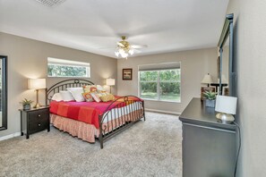 3 habitaciones, escritorio, tabla de planchar con plancha y wifi 