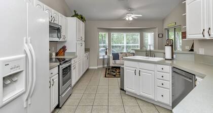 Your home away from home! Pet friendly & 5 minutes from WEC.