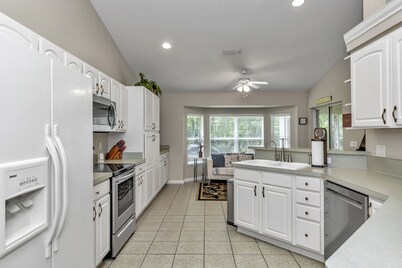 Your home away from home! Pet friendly & 5 minutes from WEC.