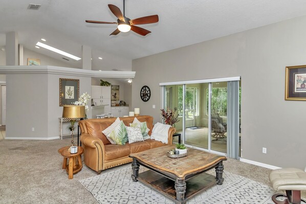 Smart-tv, boeken en een printer