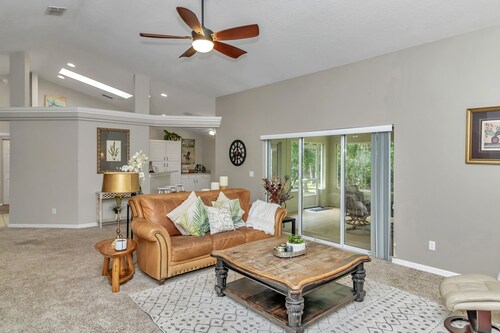 Your home away from home! Pet friendly & 5 minutes from WEC.