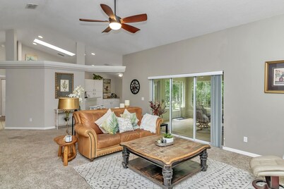 Your home away from home! Pet friendly & 5 minutes from WEC.