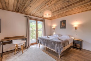 4 habitaciones, tabla de planchar con plancha, wifi y ropa de cama 