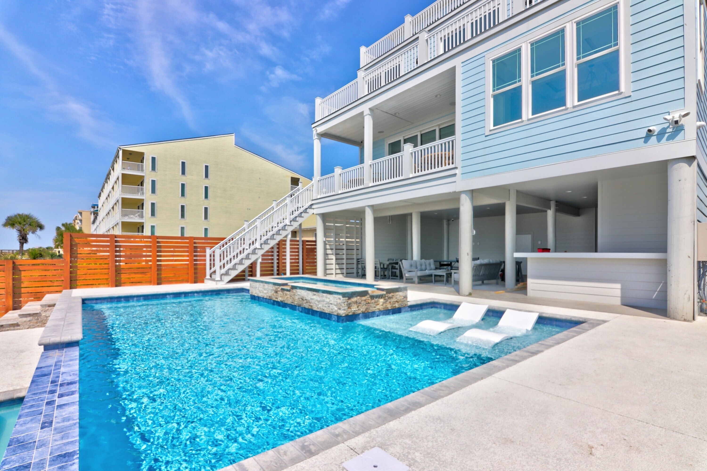 Outdoor pool, pool loungers