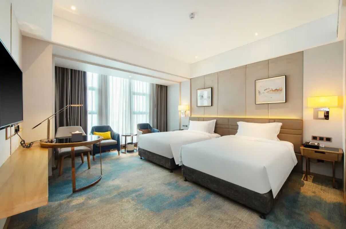 Free minibar, in-room safe, desk, laptop workspace