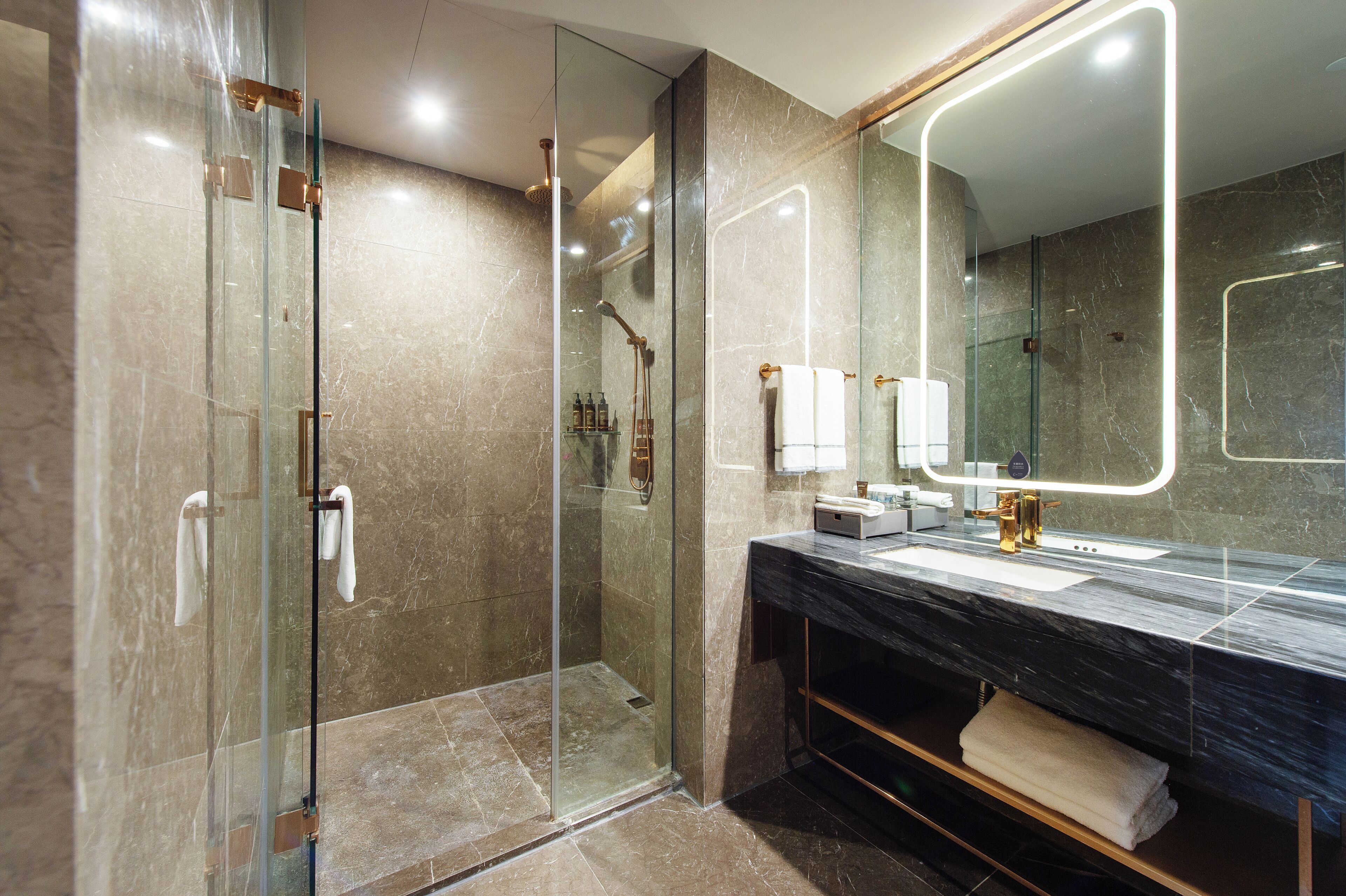 Superior Room | Bathroom