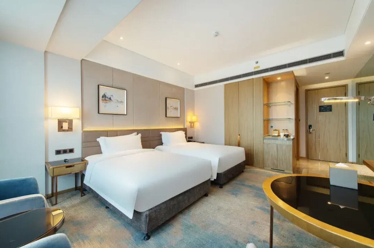 Luxury-Zimmer | Daunenbettdecken, kostenlose Minibar, Zimmersafe, Schreibtisch