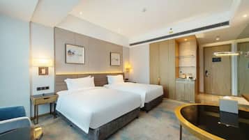 Luxury-Zimmer | Daunenbettdecken, kostenlose Minibar, Zimmersafe, Schreibtisch