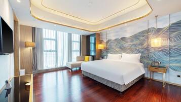 1 bedroom, free minibar, in-room safe, desk