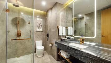 Luxury Room | Bathroom | Hair dryer, slippers, towels
