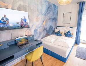 1 Schlafzimmer, Schreibtisch, Bügeleisen/Bügelbrett, Reisekinderbett