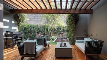 Vila Mewah, 5 kamar tidur, patio, pemandangan kebun | Teras/patio