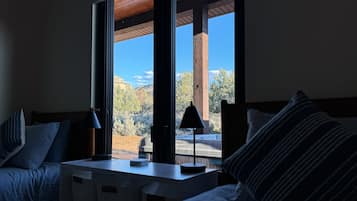 3 slaapkamers, een strijkplank/strijkijzer, reisbedje, gratis wifi