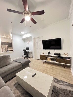 Living area - Luxury Suite by The Dallas Galleria, a Home away from Home! (Dallas)