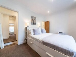 2 chambres, fer et planche à repasser, Wi-Fi, draps fournis