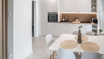 Fridge, oven, dishwasher, coffee/tea maker