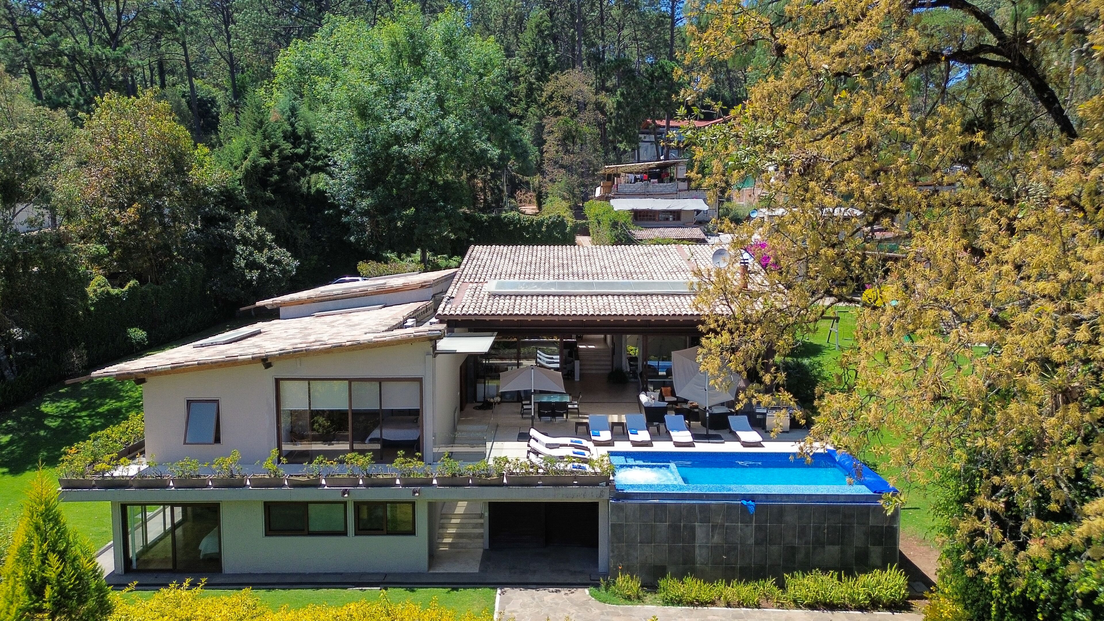 Maison Familiale | Vue sur la cour