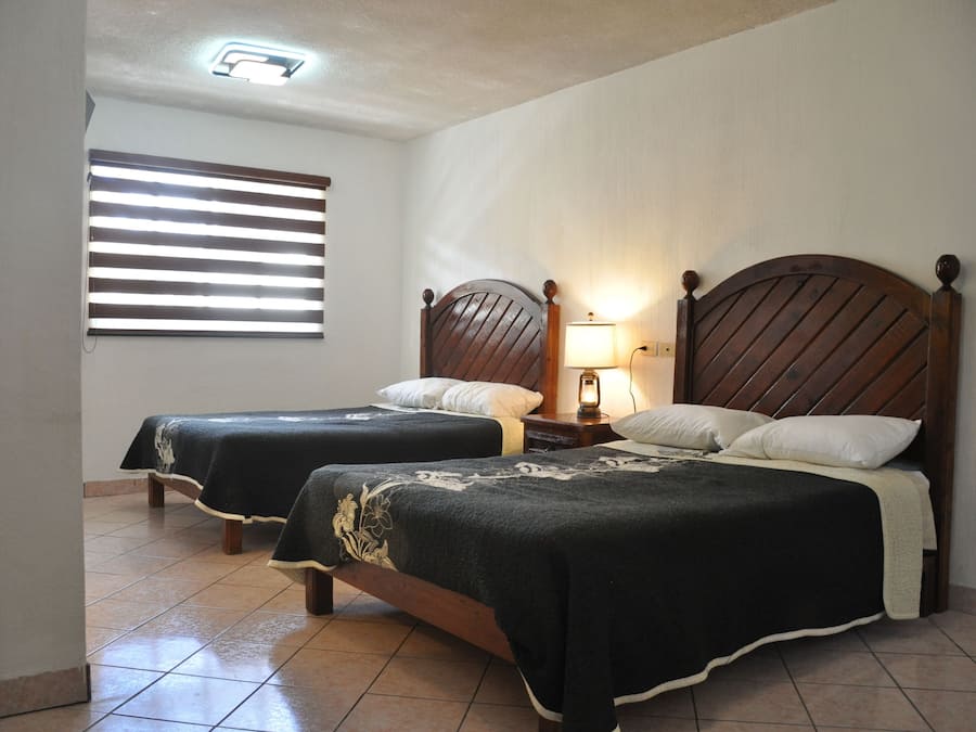 Arbetsyta för laptop, strykjärn/strykbräda, gratis wi-fi och sängkläder