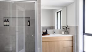 Shower, towels