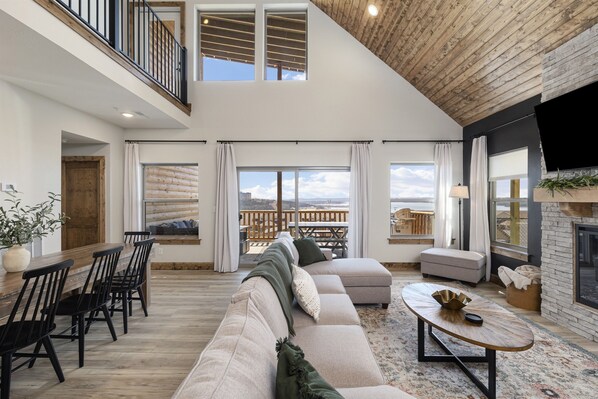 Smart-TV, Kamin, Videospiele