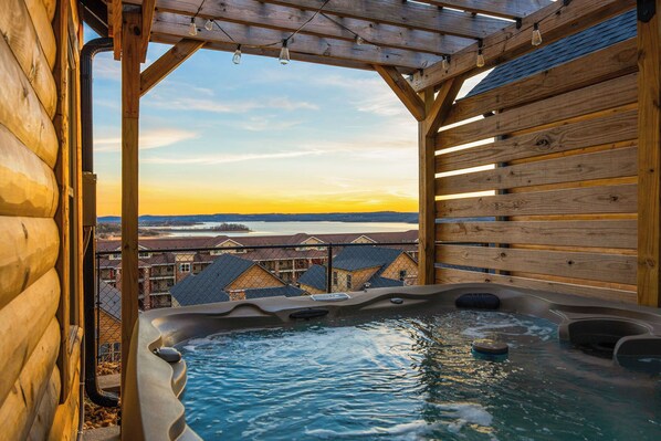 Outdoor spa tub