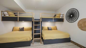 6 chambres, bureau, fer et planche Ă repasser, lit parapluie