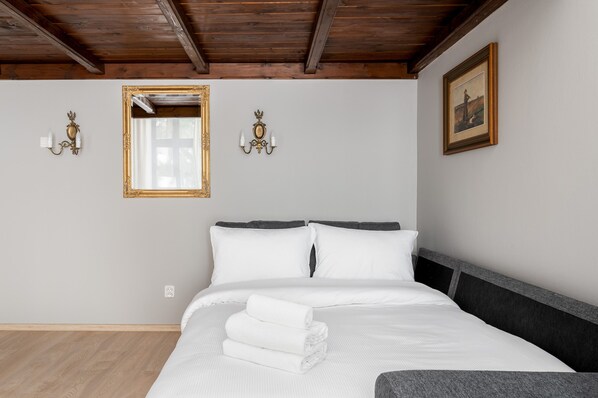 2 bedrooms, iron/ironing board, WiFi, bed sheets