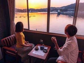 Standard Room, Non Smoking, Ocean View | In-room safe, desk, free WiFi