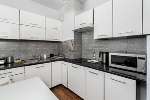 Fridge, microwave, stovetop