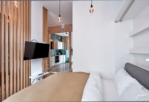 Iron/ironing board, WiFi, bed sheets